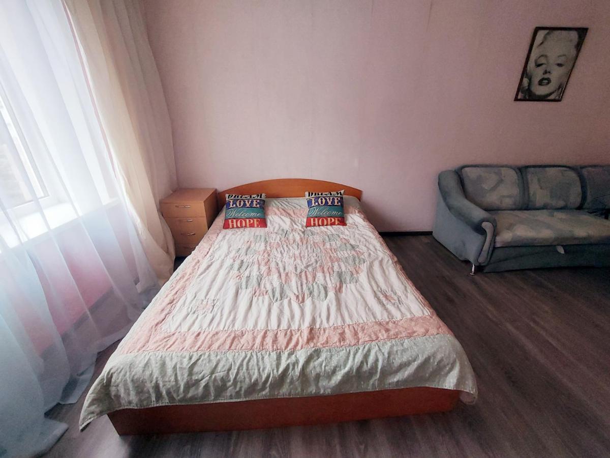 Apartment On Vadim Hetman Street 38 - Industrial Bridge Kiev Ngoại thất bức ảnh